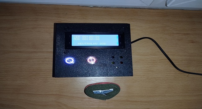 Button Domination Timer with trail-cam belt, can be mounted on the joist / on the tree